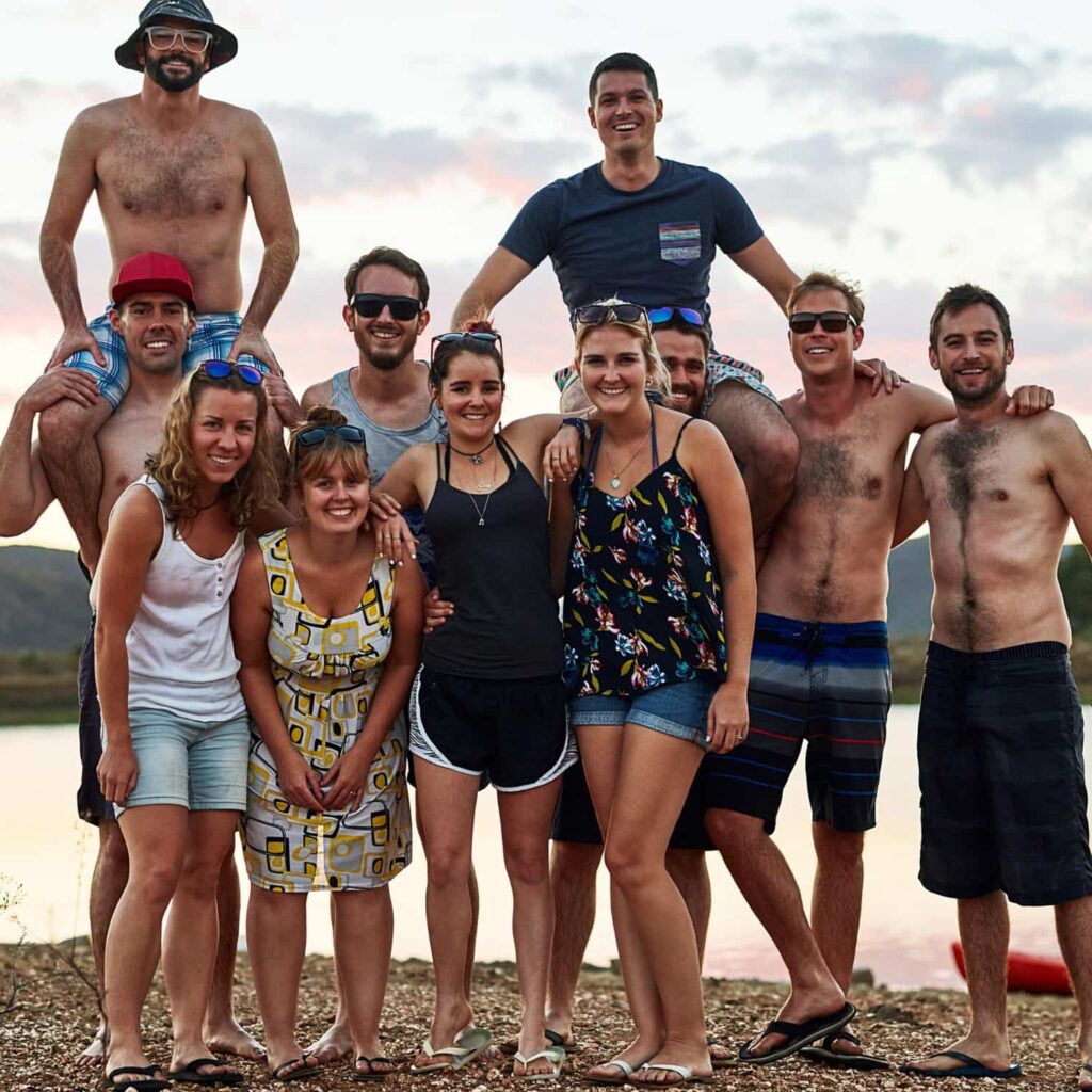 groupe de personnes a la plage